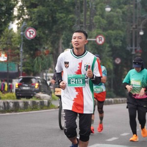 Race photo from BAUR RUN 2025