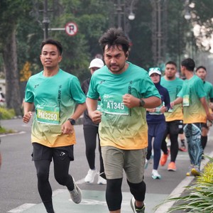 Race photo from BAUR RUN 2025