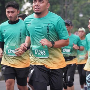 Race photo from BAUR RUN 2025