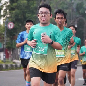 Race photo from BAUR RUN 2025