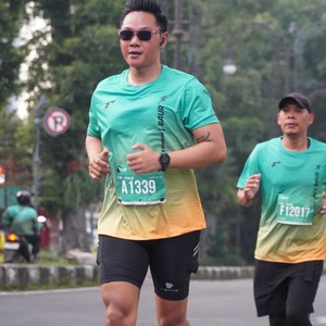Race photo from BAUR RUN 2025