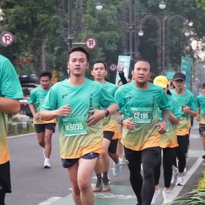 Race photo from BAUR RUN 2025