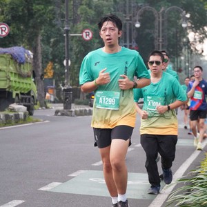 Race photo from BAUR RUN 2025
