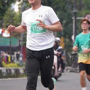 Race photo from BAUR RUN 2025