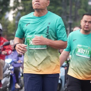Race photo from BAUR RUN 2025