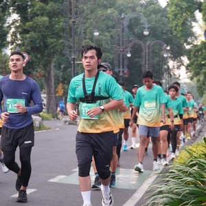 Race photo from BAUR RUN 2025