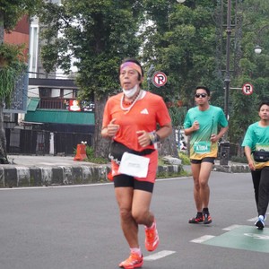 Race photo from BAUR RUN 2025