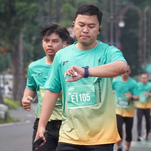 Race photo from BAUR RUN 2025