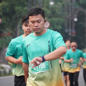 Race photo from BAUR RUN 2025