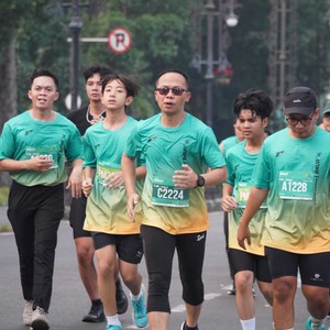 Race photo from BAUR RUN 2025