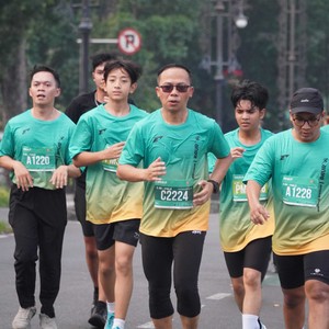 Race photo from BAUR RUN 2025