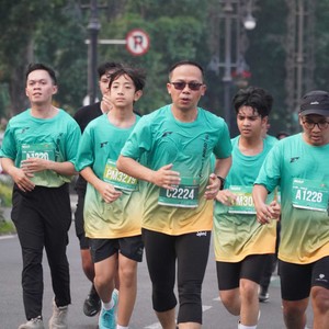 Race photo from BAUR RUN 2025