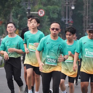 Race photo from BAUR RUN 2025