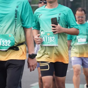 Race photo from BAUR RUN 2025
