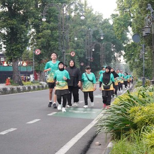 Race photo from BAUR RUN 2025