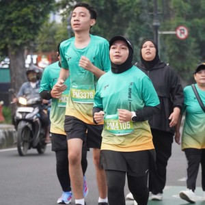 Race photo from BAUR RUN 2025