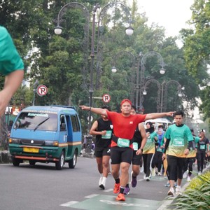 Race photo from BAUR RUN 2025