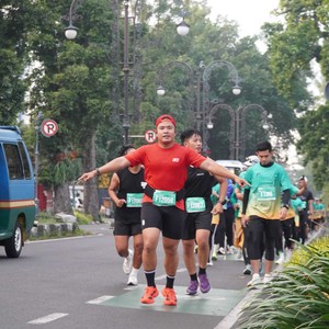 Race photo from BAUR RUN 2025