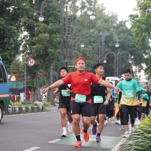 Race photo from BAUR RUN 2025