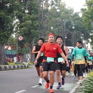 Race photo from BAUR RUN 2025