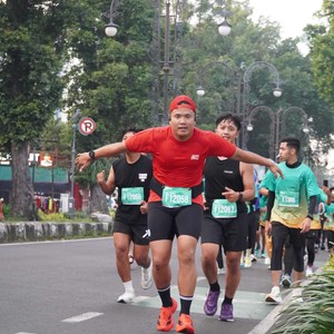 Race photo from BAUR RUN 2025