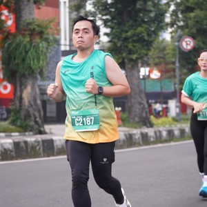 Race photo from BAUR RUN 2025
