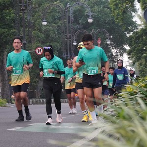 Race photo from BAUR RUN 2025