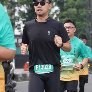 Race photo from BAUR RUN 2025