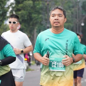 Race photo from BAUR RUN 2025