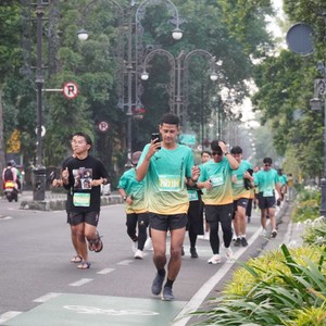 Race photo from BAUR RUN 2025