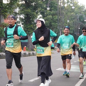 Race photo from BAUR RUN 2025