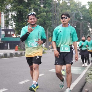 Race photo from BAUR RUN 2025