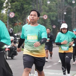 Race photo from BAUR RUN 2025