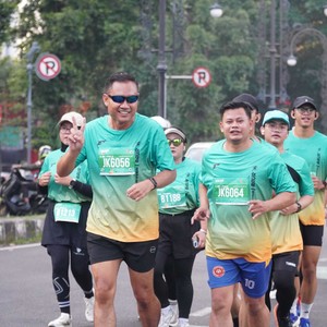 Race photo from BAUR RUN 2025