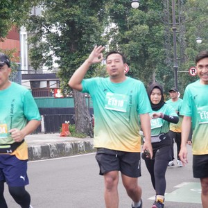 Race photo from BAUR RUN 2025