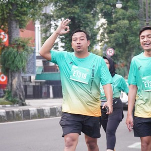 Race photo from BAUR RUN 2025