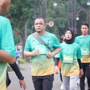 Race photo from BAUR RUN 2025