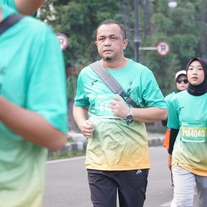 Race photo from BAUR RUN 2025