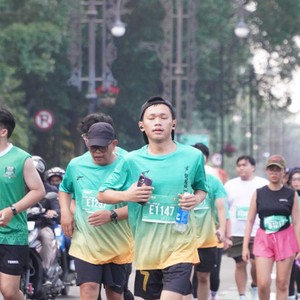 Race photo from BAUR RUN 2025