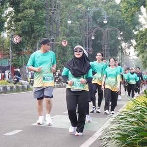 Race photo from BAUR RUN 2025