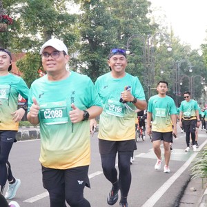 Race photo from BAUR RUN 2025