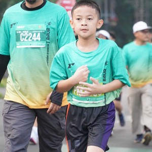 Race photo from BAUR RUN 2025