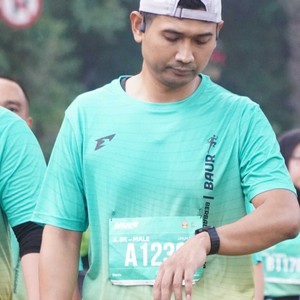 Race photo from BAUR RUN 2025