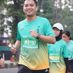 Race photo from BAUR RUN 2025