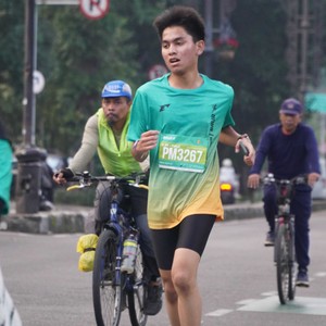 Race photo from BAUR RUN 2025