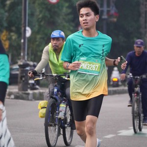 Race photo from BAUR RUN 2025