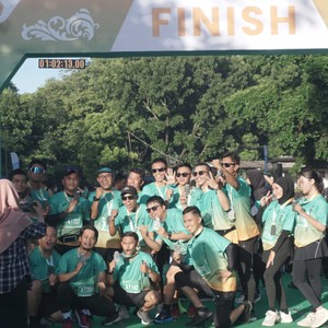 Race photo from BAUR RUN 2025