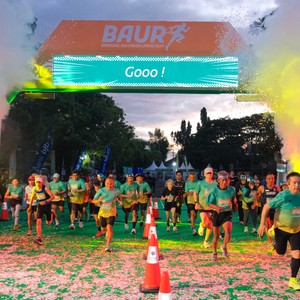 Race photo from BAUR RUN 2025