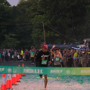 Race photo from BAUR RUN 2025