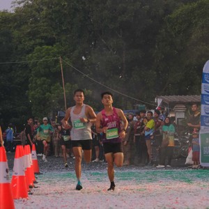 Race photo from BAUR RUN 2025